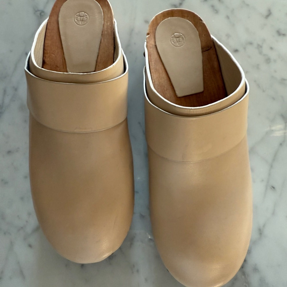 Massimo Dutti Cream leather and wood clogs  with Studded Detail - Picture 2 of 4